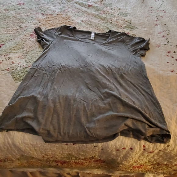 LuLaRoe Tops - Lularoe classic t